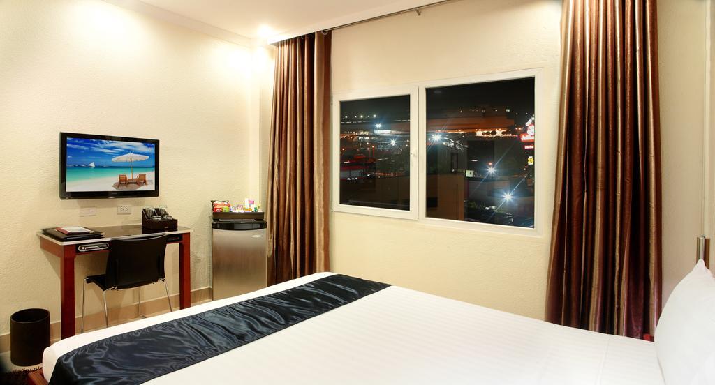 Queens Hotel Angeles City Eksteriør billede