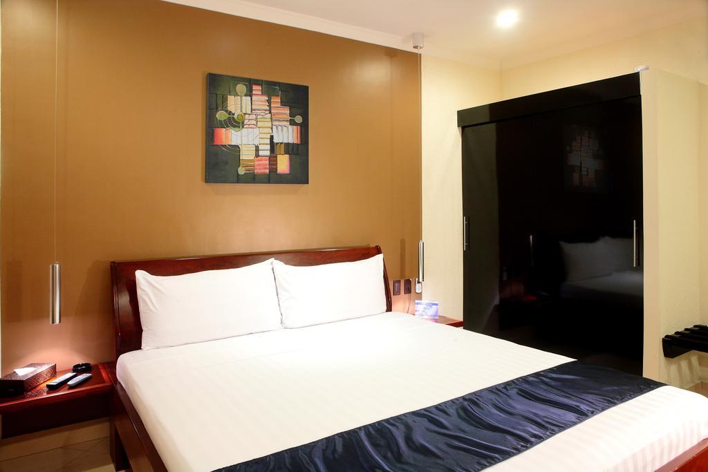 Queens Hotel Angeles City Værelse billede