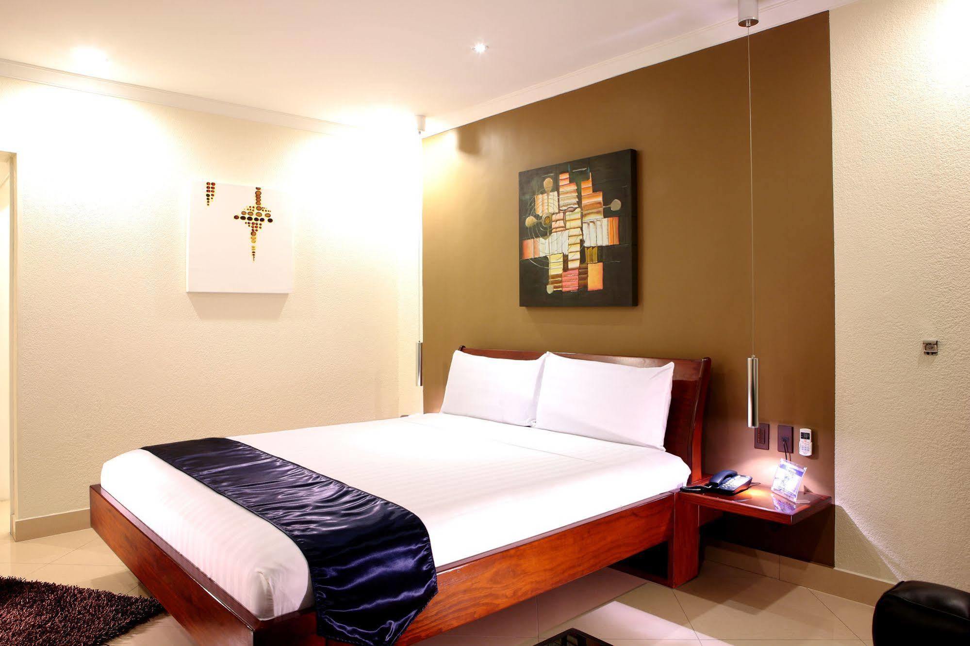 Queens Hotel Angeles City Eksteriør billede