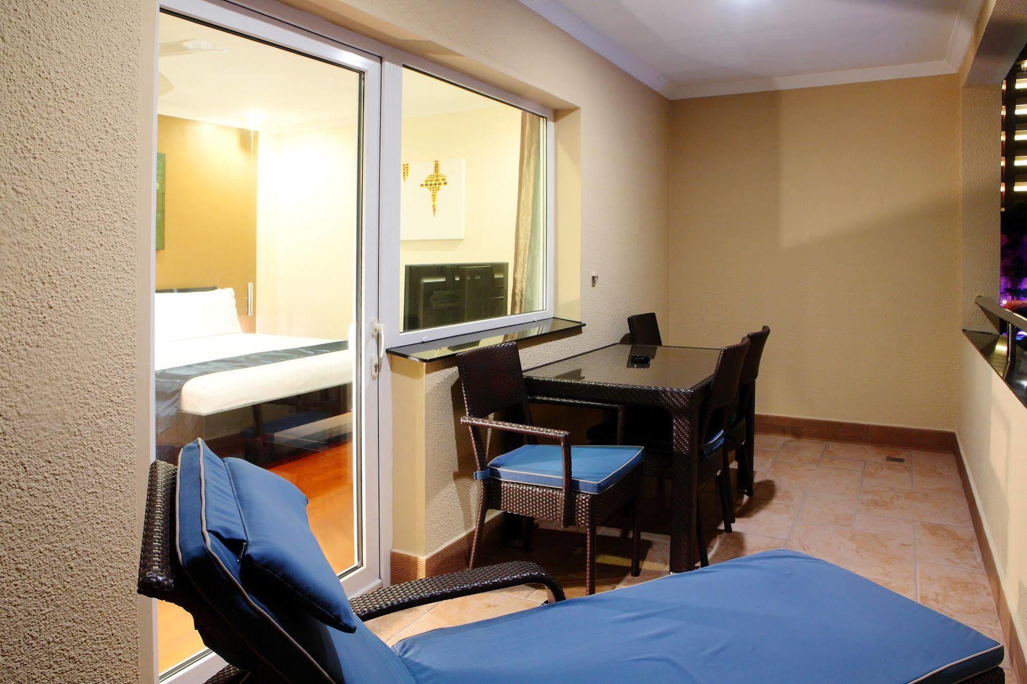 Queens Hotel Angeles City Eksteriør billede