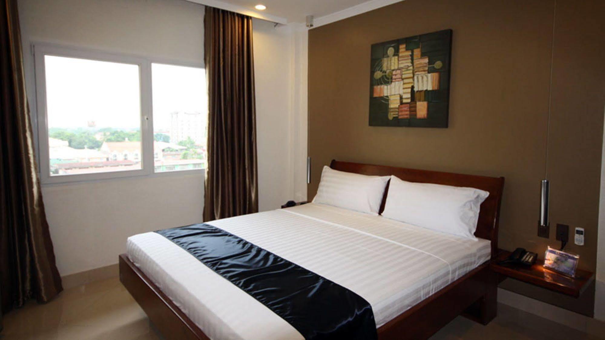 Queens Hotel Angeles City Eksteriør billede
