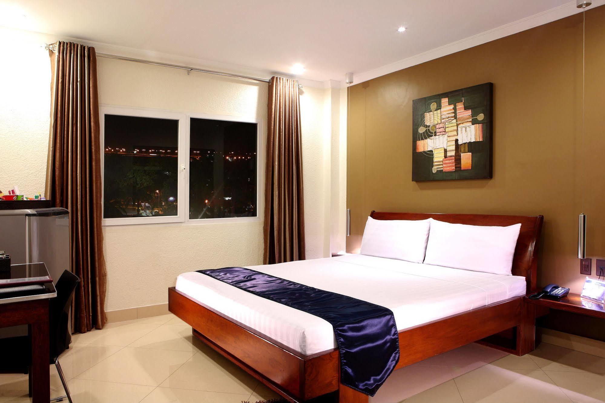 Queens Hotel Angeles City Eksteriør billede