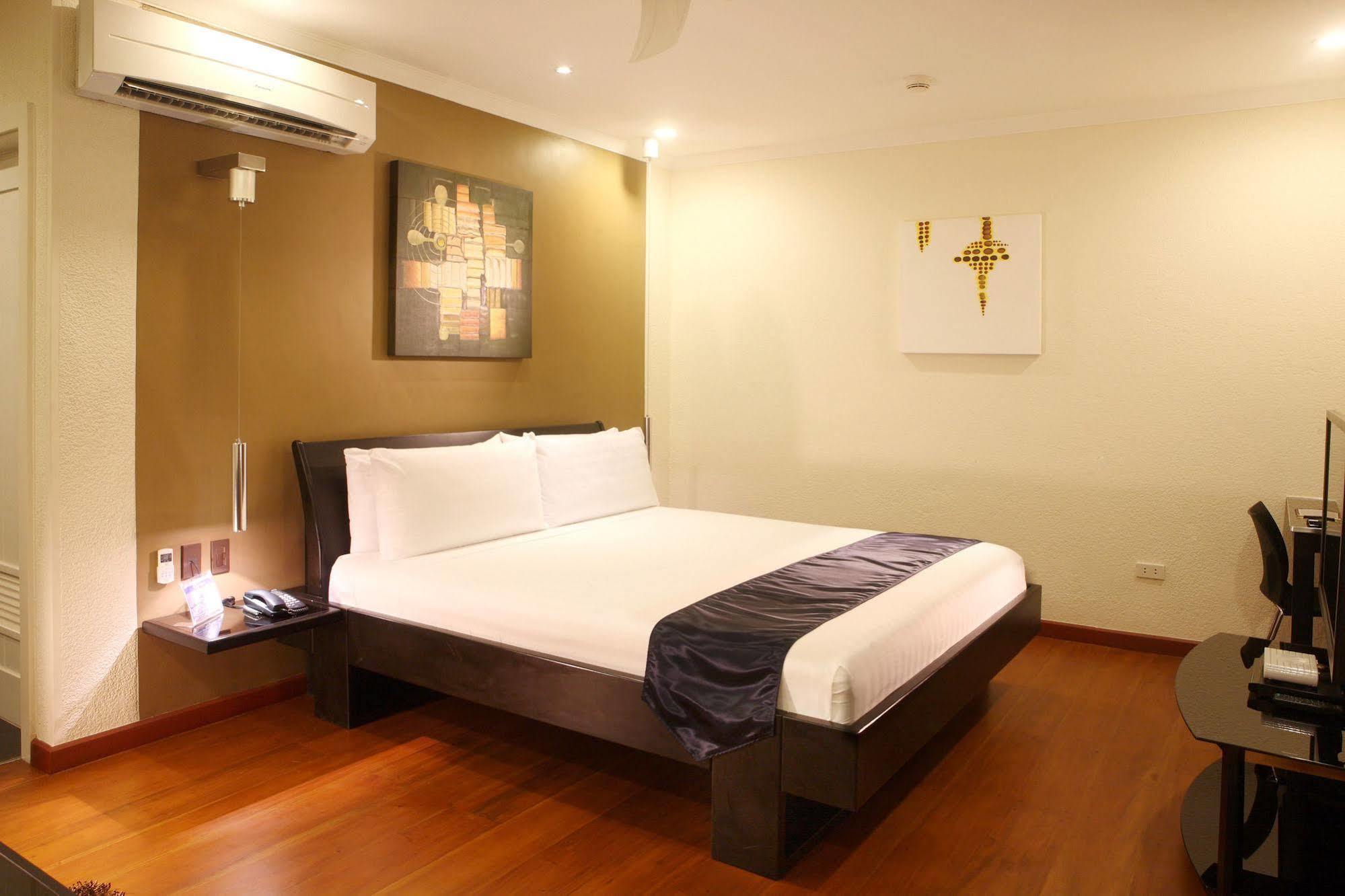 Queens Hotel Angeles City Eksteriør billede