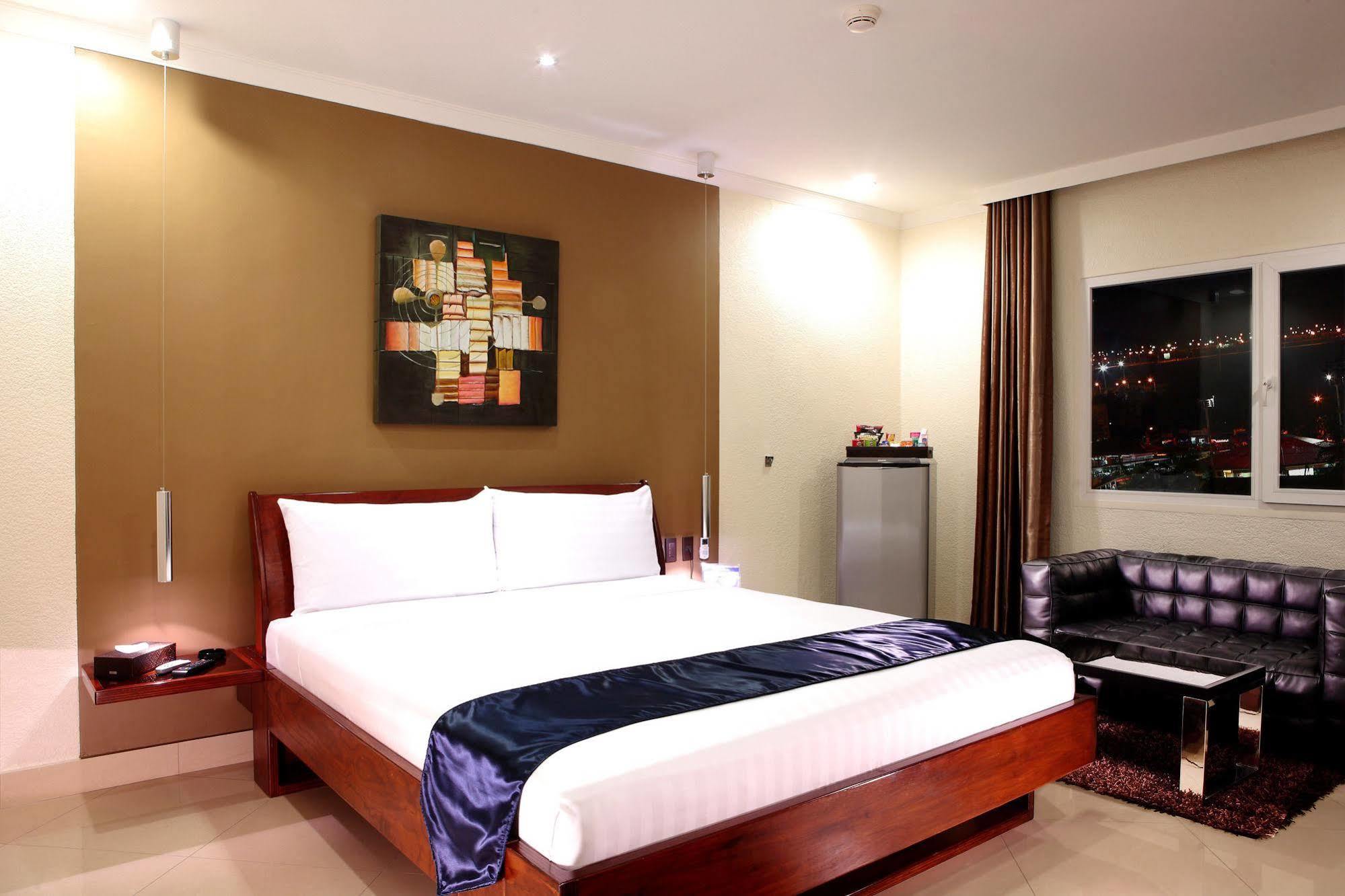 Queens Hotel Angeles City Eksteriør billede