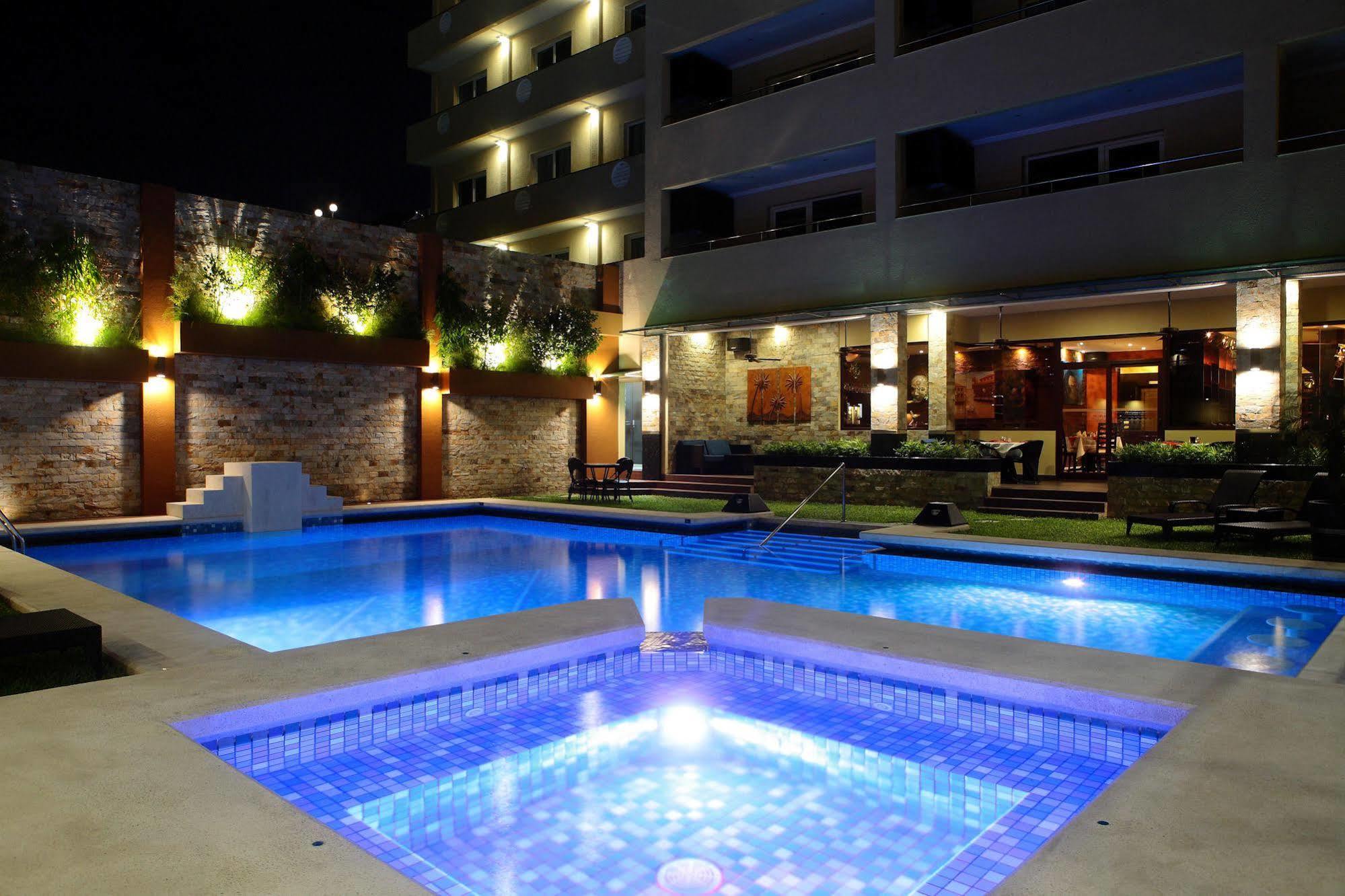Queens Hotel Angeles City Eksteriør billede